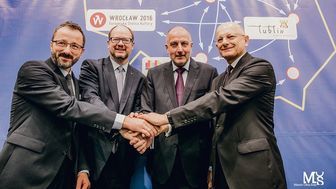 21 października 2015: podpisanie Deklaracji Współpracy w ramach programu Koalicja Miast. Na zdjęciu Krzysztof Piątkowski, wiceprezydent Łodzi; Paweł Adamowicz, prezydent Gdańska, Rafał Dutkiewicz, prezydent Wrocławia i Krzysztof Żuk, prezydent Lublina
