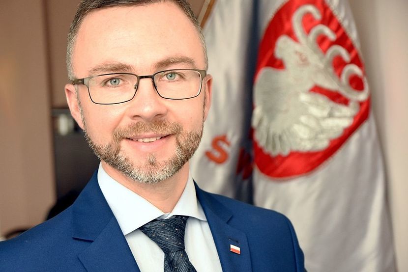 – Obecny zarząd nie wprowadził żadnych zmian merytorycznych w projekcie uchwały budżetowej – wyjaśniał podczas sesji Łukasz Reszka, starosta świdnicki