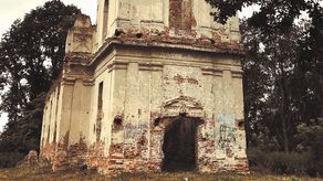 Zbór kalwiński w Piaskach nie będzie remontowany. Według zaleceń konserwatorskich ma być trwałą ruiną. Ale teren wokół niego zostanie uporządkowany, a zabytek podświetlony