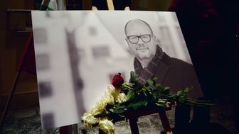 Portret prezydenta Pawła Adamowicza przed lubelskim Ratuszem