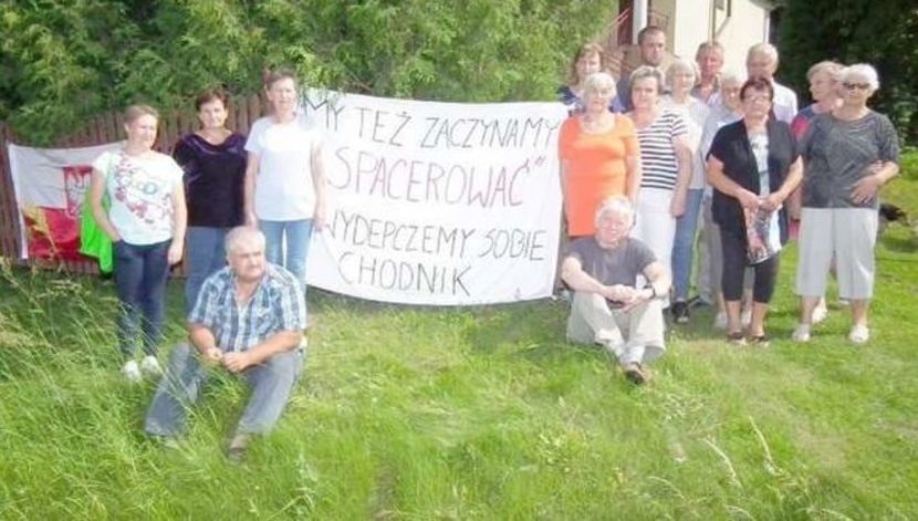 W 2017 mieszkańcy miejscowości Zażółkiew rozwiesili transparenty