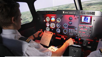 Po co szkolić pilotów na symulatorach w USA? Bliżej do Chełma