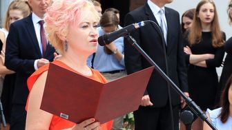 Na razie nie wiadomo jak długo potrwa zawieszenie Beaty Trzcińskiej-Staszczyk w pełnieniu obowiązków dyrektora I LO. W tym czasie jej wynagrodzenie zostanie pomniejszone o wszystkie dodatki i będzie wynosiło 3980 zł brutto