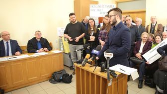 Radny Pitucha przed sądem o współżyciu osób homoseksualnych i "twardym LGBT"