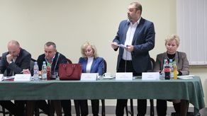 Radni Terespola podczas dyskusji o zamiarze likwidacji Szkoły Podstawowej nr 2 / fot.EB