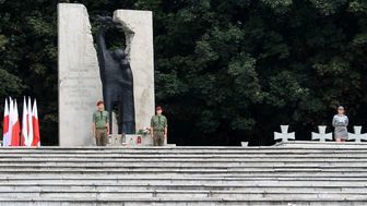 Pilnego remontu wymagają schody główne prowadzące do pomnika „Powstanie”