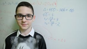 KAMIL WROŃSKI Najbardziej lubię chemię, fizykę, wychowanie fizyczne. Lubię grać w siatkówkę. Lubię też język polski, bo jest bardzo fajna nauczycielka a także język angielski

