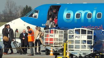 Władze lubelskiego portu szacują, że w tym roku uda się obsłużyć ok. 450 tys. pasażerów – tyle co w ubiegłym roku. Jednak w styczniu z lotniska skorzystało niespełna 25 tys. podróżnych, co w porównaniu do tego samego okresu przed rokiem oznacza aż 30-procentowy spadek
