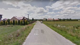 Mieszkańcy mówią na nią Różana, ale oficjalnie to jedynie droga gminna bez żadnej nazwy