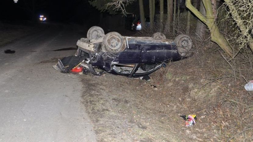 Wypadek w Nowinach w gminie Łopiennik Górny. Dwie osoby są poważnie ranne