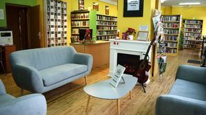 Kącik Czytelniczy Przy Kominku
