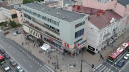 Z budynku wyprowadziła się ostatnio restauracja KFC