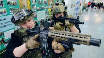 Lublin: Ci uczniowie wiedzą jak składać i rozkładać broń [zdjęcia]