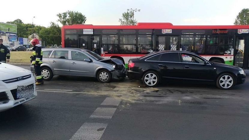 Kolizja na rondzie Dmowskiego w Lublinie