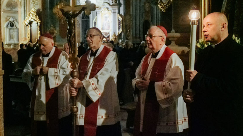 W przebłagalnej Drodze Krzyżowej w archikatedrze uczestniczyli biskupi i prezbiterzy archidiecezji lubelskiej.