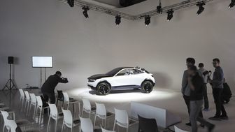 Opel GTX Experimental. To auto jest zapowiedzą nowych modeli opla [wideo]