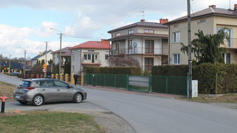 Na razie ta ulica nie ma żadnej, oficjalnej nazwy. Mieszkańcy Końskowoli chcą, żeby władze nazwały ją ulicą Różaną. Decyzja ma zapaść w kwietniu