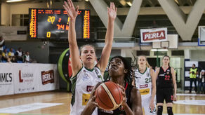 Najpewniejszym punktem w lubelskiej ekipie jest Kateryna Rymarenko (bez piłki).