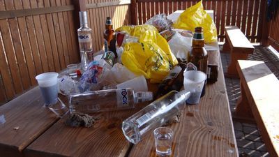 Poleski Park Narodowy: Zrobili imprezę urodzinową, cały bałagan zostawili [zdjęcia]