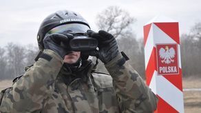 Policjanci i strażnicy graniczni myślą o zmianie pracy. Dlaczego w wojsku bardziej się opłaca?