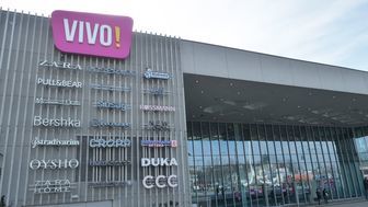 Tarasy Zamkowe w Lublinie to teraz Vivo! Projektant budynku o logo: "różowe paskudztwo". A internauci chcą powrotu starej nazwy