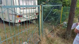 Pomarańczowe punkty to granice drogi wytyczone przez geodetę