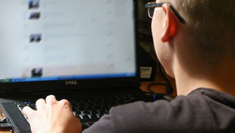 Zaufali i stracili pieniądze. Uwaga na zakupy przez internet