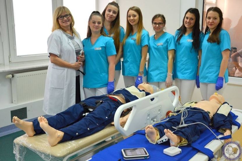 Nauka na kierunku pielęgniarstwo na studiach I stopnia trwa w bialskiej uczelni 3,5 roku