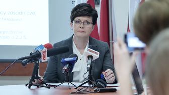 Kurator przekonuje, że nauczyciele systematycznie otrzymują podwyżki