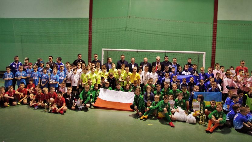 W VI Międzynarodowym Turnieju Halowym dla dzieci KRESY 2019 wystąpiło aż 51 zespołów z Polski i Ukrainy<br />
