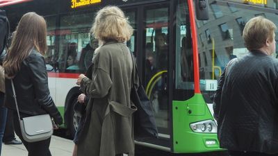 Warszawska firma skarży przetarg ws. komunikacji miejskiej. Nie zgadza się z wymaganiami