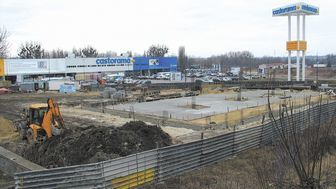Już widać, że Castorama i Express Park złożą się na jeden, spójny pod względem komunikacyjnym handlowy kompleks
