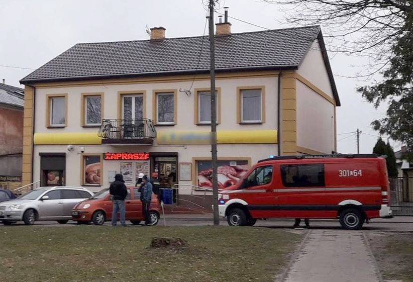 W poniedziałek do sklepu spożywczego w Wąwolnicy skierowano straż pożarną z Puław i Lublina. Interweniowała także policja i sanepid