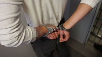 Lublin: Agresywny 29-latek rzucał w auta płytą chodnikową