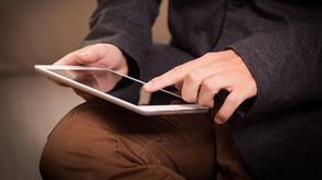 Urząd kupił radnym tablety. Chcą je oddać dzieciom. "Boją się elektroniki?"