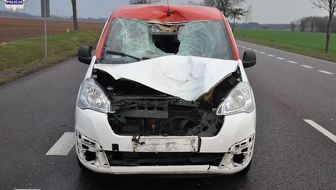 Lubelskie: Wysiadł z auta wprost pod samochód. 23-latek zginął na miejscu