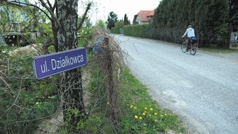 Z zastosowaniem nowej technologii jest obecnie utwardzana m.in. ul. Działkowca 
