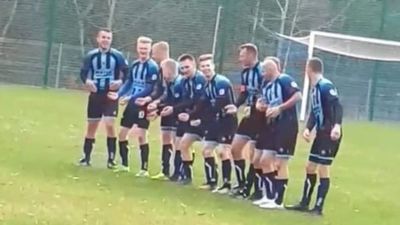 Piłkarze Włókniarza Frampol jedna z bramek zadedykowali niedawno narodzonej córeczce Mateusza Decyka

