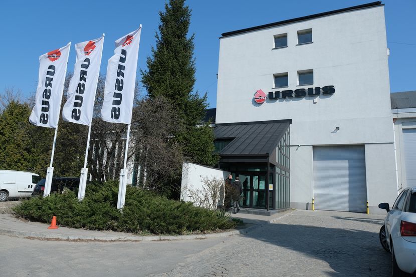 Ursus poinformował, że zwolni wszystkich 220 pracowników swojego największego zakładu produkcyjnego w Lublinie, a montaż ciągników przeniesie do Dobrego Miasta koło Olsztyna, gdzie zatrudnienie wzrośnie o 34 osoby<br />
