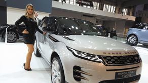 Poznań Motor Show 2019: Nieuchronna jazda na prąd. Piękne hostessy i nowości motoryzacyjne [zdjęcia, wideo]
