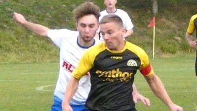 Unia Wilkołaz (czarne stroje) zaliczyła znakomity start rundy wiosennej
