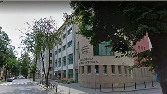 Dwie spore lipy przez kilkadziesiąt lat rosły przed budynkiem Biblioteki Głównej KUL, ale na początku listopada pojawili się tutaj panowie z piłami przysłani przez Zarząd Dróg i Mostów, który kazał usunąć oba drzewa. 