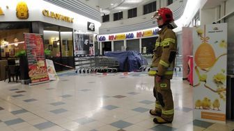 Akcja straży pożarnej w Tesco. Zamknięto sklepy w pasażu handlowym