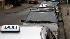 Atak na taksówkarza. Pasażer go pobił i chciał okraść