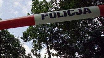 Lubelskie: Zmasakrowane zwłoki mężczyzny leżały przykryte kocem na skraju lasu