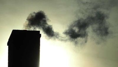 Radny ma pomysł na walkę ze smogiem w Lublinie. Specjalna farba na budynkach