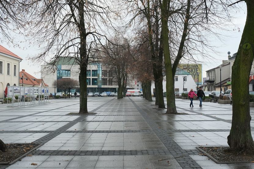 Plac Księcia Pawła Karola Sanguszki – to propozycja nazwy dla placu przed Urzędem Miasta Lubartów
