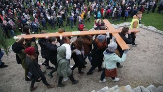 Droga Krzyżowa na Majdanku rozpoczęła Światowe Dni Młodzieży [zdjęcia]