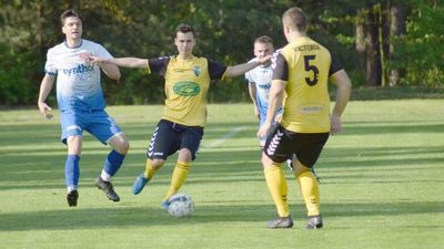 Fragment meczu pomiędzy Sokołem Zwierzyniec, a Victorią Łukowa

