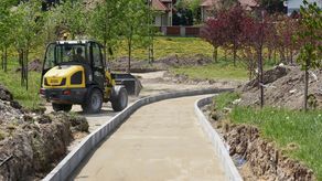 Budowa parku przy al. Lotników Polskich (za stacją paliw) potrwa do końca wakacji.
